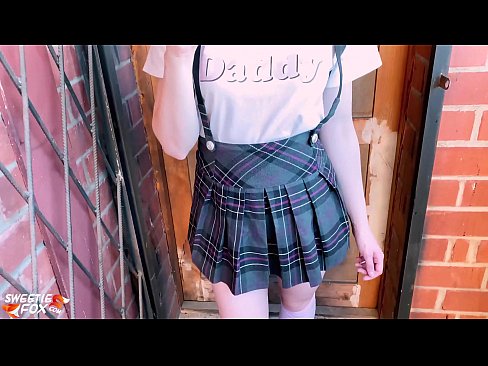 ❤️ Schoolgirl Sucks a dick gu domhainn agus fucks an àite clasaichean. ️  Bhidio porn  aig gd.exomassage-surgut.ru ❌️